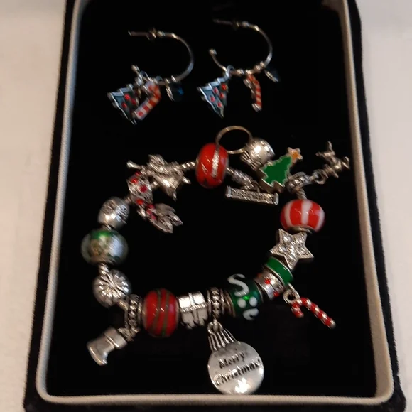 December Willabee&Ward Charm Bracelet - Picture 10 of 10